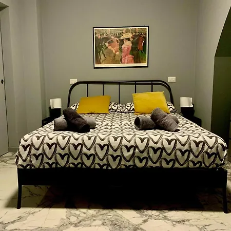 Modern Center Apartment